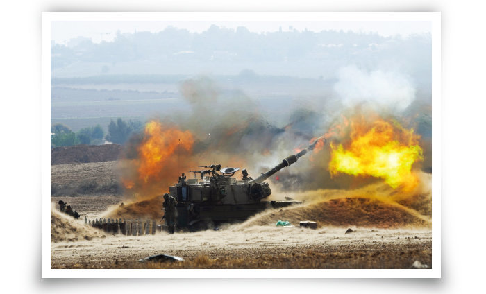 이스라엘군이 가자지구를 향해 자주포를 발사하고 있다. [뉴시스]