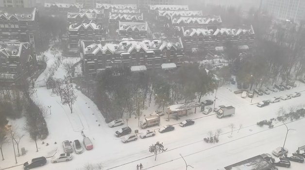 6일 오전 눈 내린 하얼빈의 모습. 사진은 웨이보 갈무리