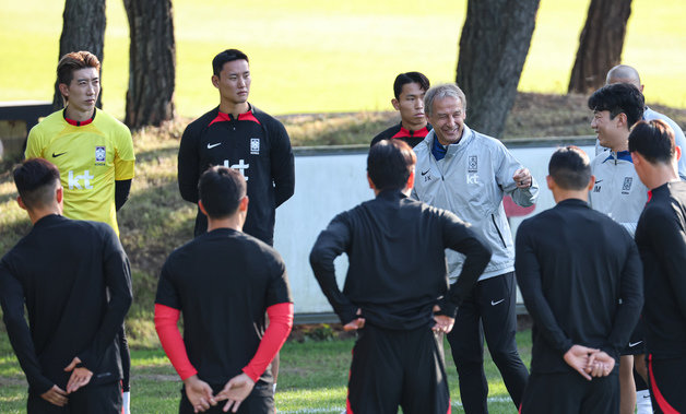 대한민국 축구대표팀 선수들이 12일 오후 경기도 파주 국가대표트레이닝센터(NFC)에서 평가전 대비 훈련을 하고 있다. 클린스만호는 오는 13일 튀니지와 17일 베트남을 상대로 평가전을 치른다. 2023.10.12 뉴스1