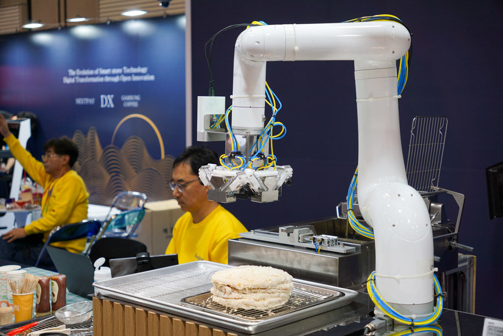 돈가스 조리 로봇 / 출처=IT동아