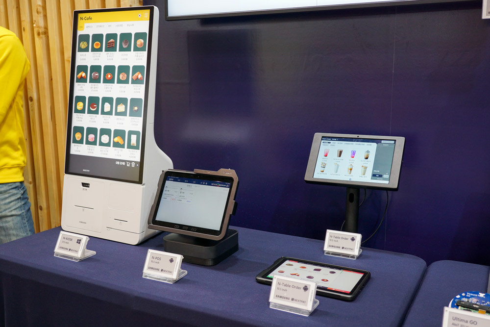 삼성전자의 키오스크, 태블릿, 디지털 사이니지 등에 넥스트페이먼츠의 솔루션을 탑재했다 / 출처=IT동아