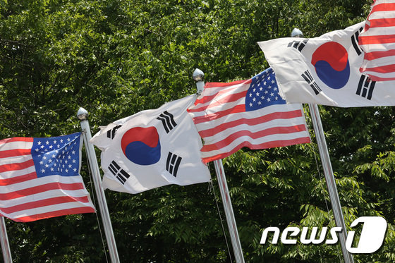 태극기와 미국 성조기. 2022.5.16/뉴스1