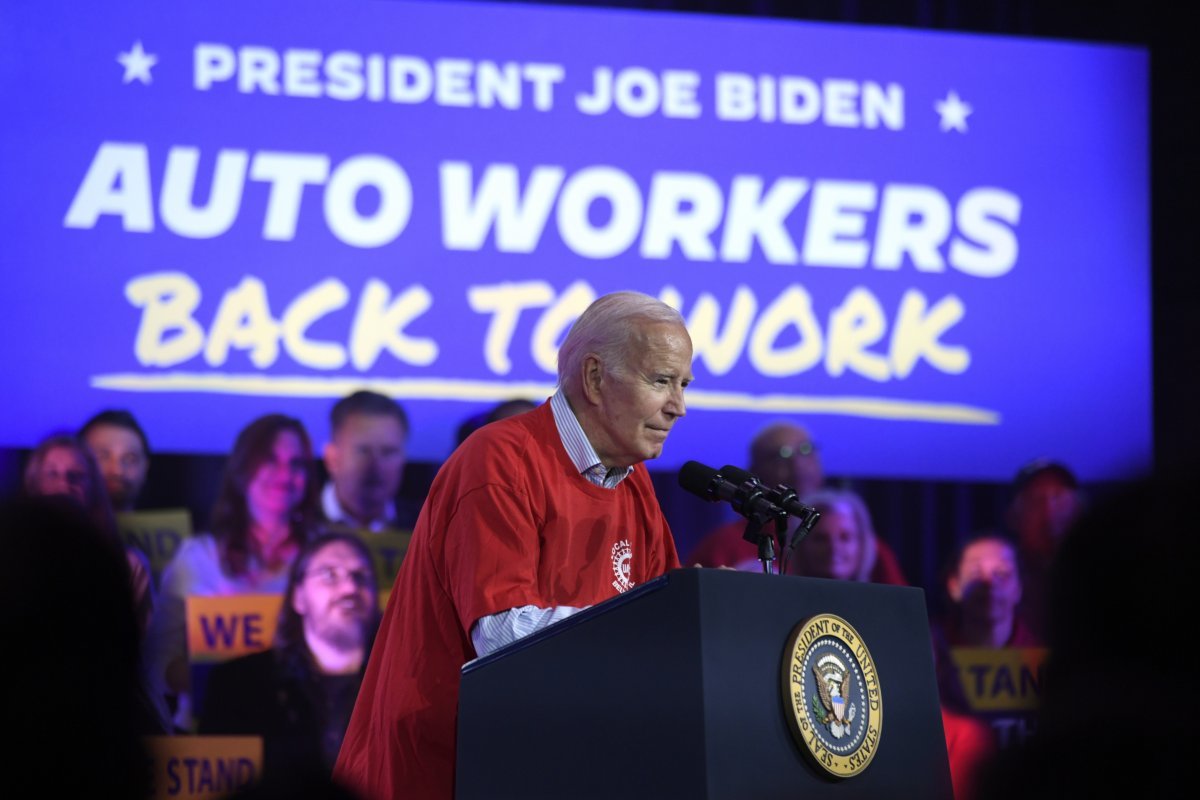 조 바이든 미국 대통령이 9일 일리노이주 벨베디어에서 열린 전미자동차노조(UAW) 행사에 참석해 연설하고 있다. AP 뉴시스