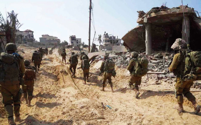 이스라엘군이 11월 5일 팔레스타인 가자지구에서 작전을 펼치고 있는 모습을 공개했다. [뉴시스]