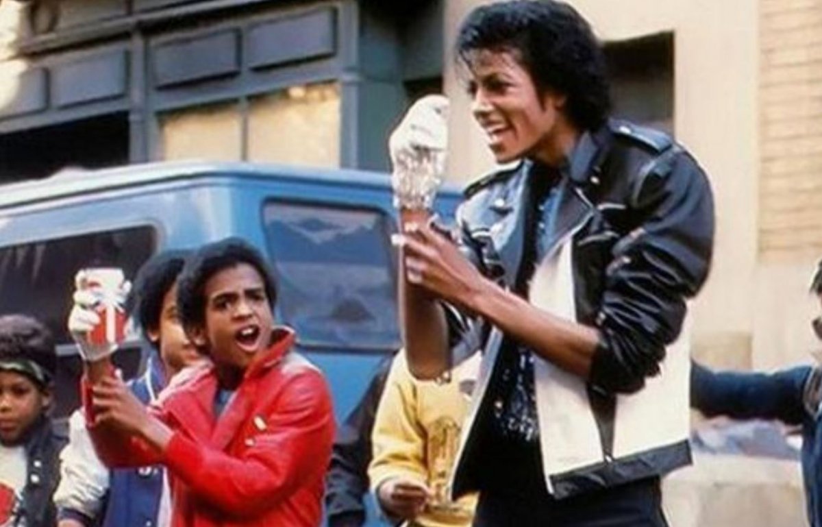 1984년 펩시콜라 광고에 재킷을 입고나온 마이클 잭슨. Giraldi Media 유튜브 채널 캡처