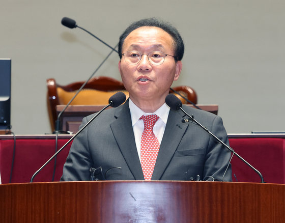 윤재옥 국민의힘 원내대표가 13일 오후 서울 여의도 국회에서 열린 의원총회에서 발언을 하고 있다. 2023.11.13 뉴스1