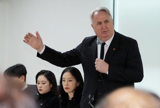 인요한 국민의힘 혁신위원장이 14일 오전 제주도당 당사에서 열린 당원과의 간담회에서 인사말을 하고 있다. 2023.11.14/뉴스1