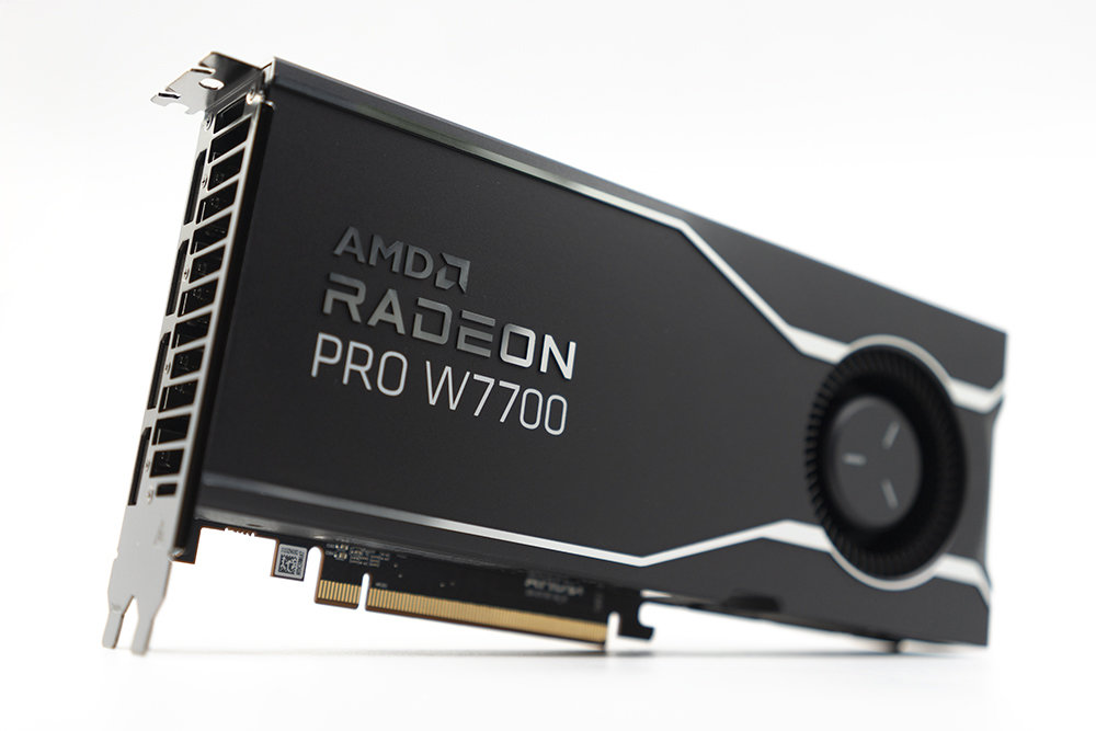 AMD 라데온 프로 W7700 16GB 그래픽 카드 / 출처=IT동아