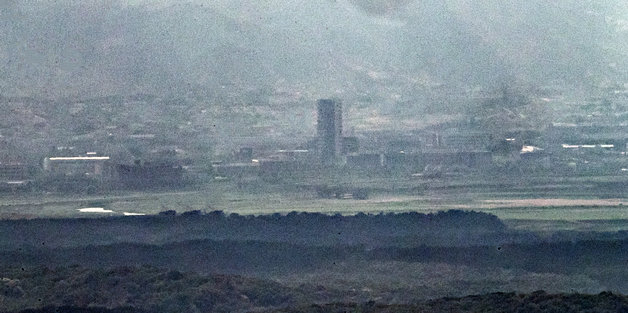 파주 접경지역에서 바라본 개성공단 남북공동연락사무소. 2023.6.15/뉴스1 ⓒ News1