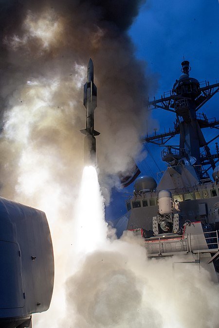 ‘바다의 페트리엇’으로 불리는 SM-6 함대공 요격미사일. 미국 정부는 14일(현지시간) 북한의 탄도미사일을 요격할 수 있는 SM-6 미사일의 한국 판매를 잠정 승인했다. 미 해군 제공