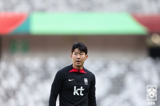 대한민국 축구 국가대표 손흥민이 2026 북중미 월드컵 아시아지역 2차 예선 중국과의 경기를 하루 앞둔 20일 중국 선전 유니버시아드 스포츠센터 경기장에서 훈련을 하고 있다. 대한축구협회 제공