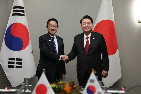윤석열 대통령(오른쪽)과 기시다 후미오 일본 총리. 2023.11.18 대통령실 제공