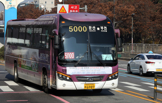 최근 3년간 경기도가 서울시에 요청한 버스노선 개설 등 협의 건수의 35%가 부동의 통보를 받은 것으로 나타났다.(자료사진-내용과 관계없음)/뉴스1