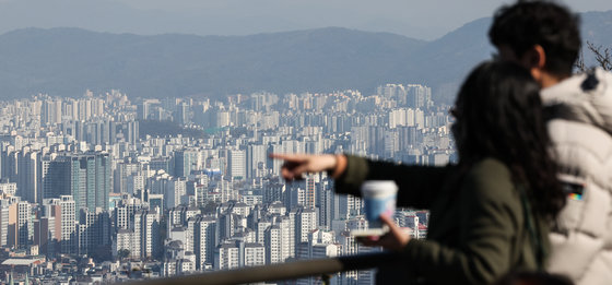 서울 남산에서 바라본 아파트 단지들. 2023.11.14/뉴스1