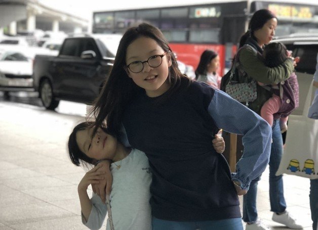 심장, 간장, 폐장, 좌우 신장을 기증해 5명에게 새 생명을 선물하고 세상을 떠난 이예원양(15·오른쪽)과 이양의 여동생 모습./ⓒ 뉴스1 (한국장기조직기증원 제공)