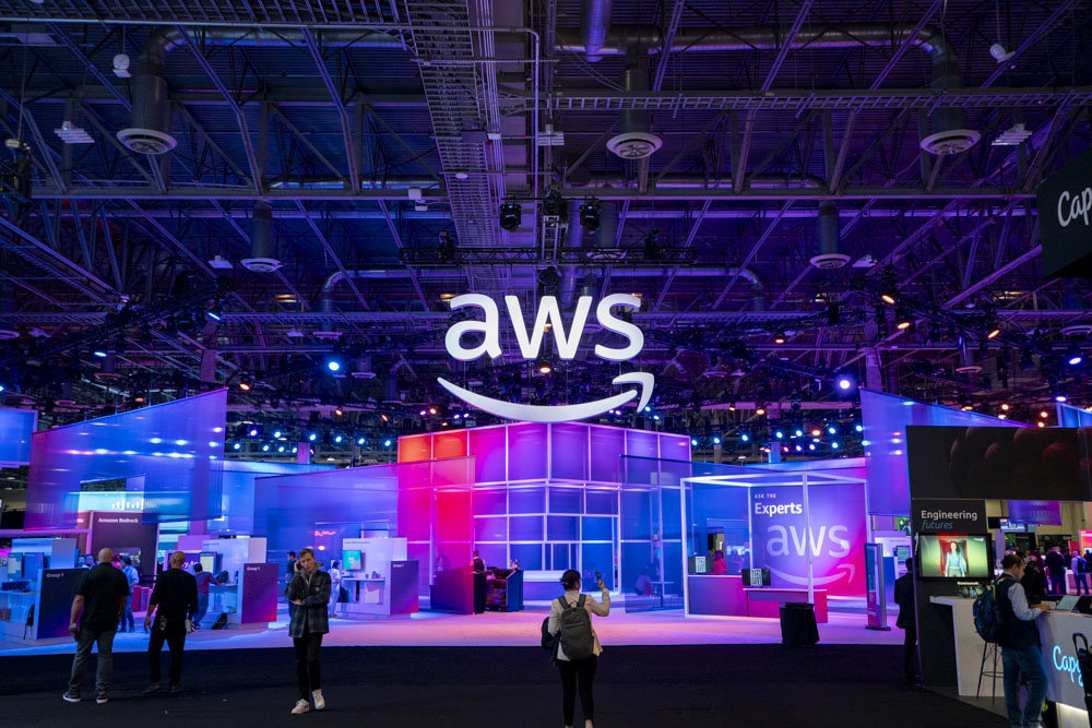 AWS 리인벤트 2023 엑스포에 참여한 부스 전경 / 출처=IT동아