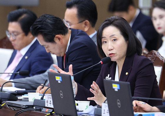 16일 오후 서울 용산구 국방부에서 열린 국회 법제사법위원회의 국방부 군사법원에 대한 국정감사에서 전주혜 국민의힘 의원이 질의하고 있다. (공동취재) 2023.10.16/뉴스1