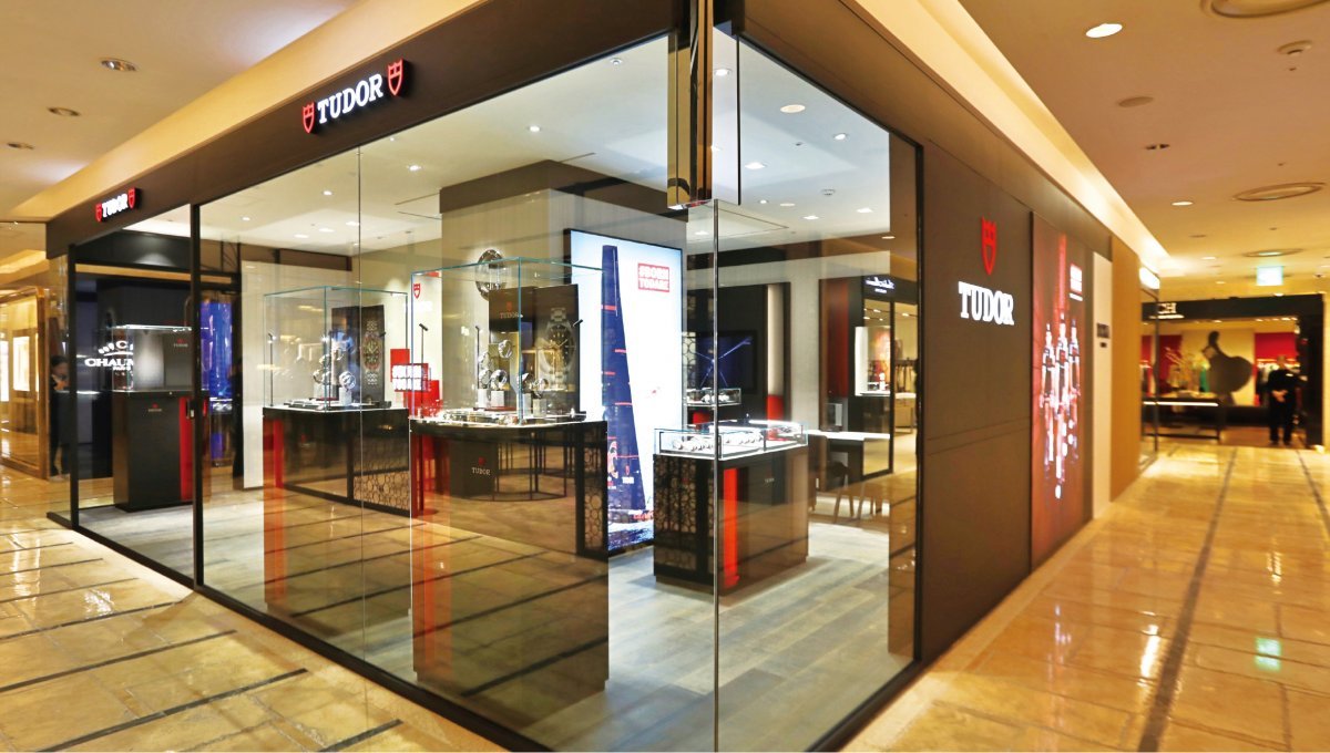 롯데백화점 본점 에비뉴엘 3층에 스위스 럭셔리 워치 브랜드 ‘튜더’ 직영 부티크를 오픈했다.