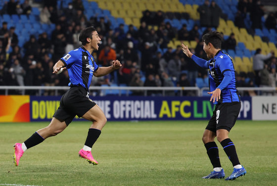 28일 오후 인천 중구 인천축구전용경기장에서 열린 2023-2024 챔피언스리그(ACL) 조별리그 G조 5차전 인천 유나이티드와 일본 요코하마 마리노스의 경기에서 인천 홍시후가 선제골을 넣고 기뻐하고 있다. 2023.11.28/뉴스1