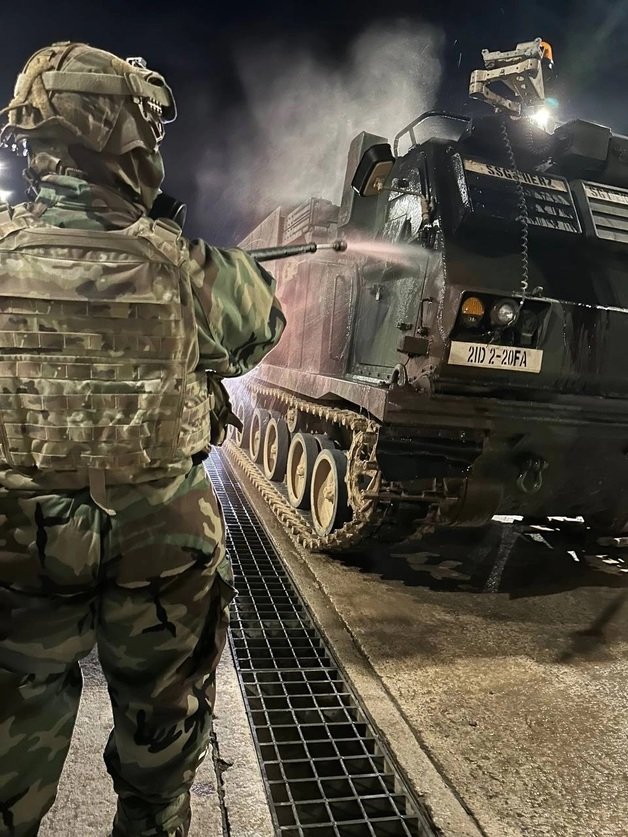 DMZ 인근 ‘캠프 케이시’에 배치된 미 화생방부대가 우리 군과 연합훈련을 하고 있다. (미 국방부 제공)
