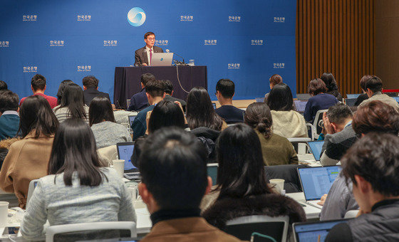 이창용 한국은행 총재가 30일 서울 중구 한국은행에서 열린 금융통화위원회 통화정책방향 결정회의를 마친 뒤 기자간담회를 하고 있다. 2023.11.30. 사진공동취재단