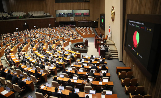 30일 오후 서울 여의도 국회 본회의장에서 열린 제410회 국회(정기회) 제12차 본회의 2023.11.30/뉴스1 ⓒ News1