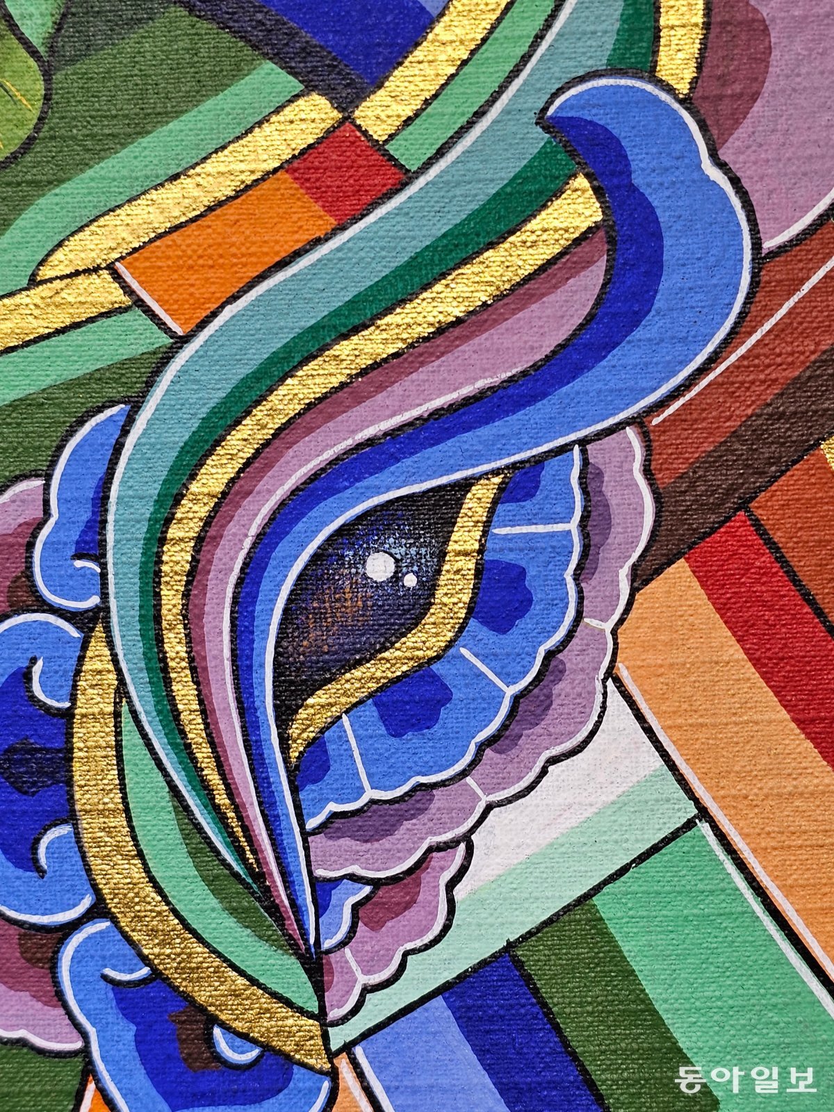 박근덕 작가가 그린 스리랑카 코끼리의 눈. 우주의 모습이다.