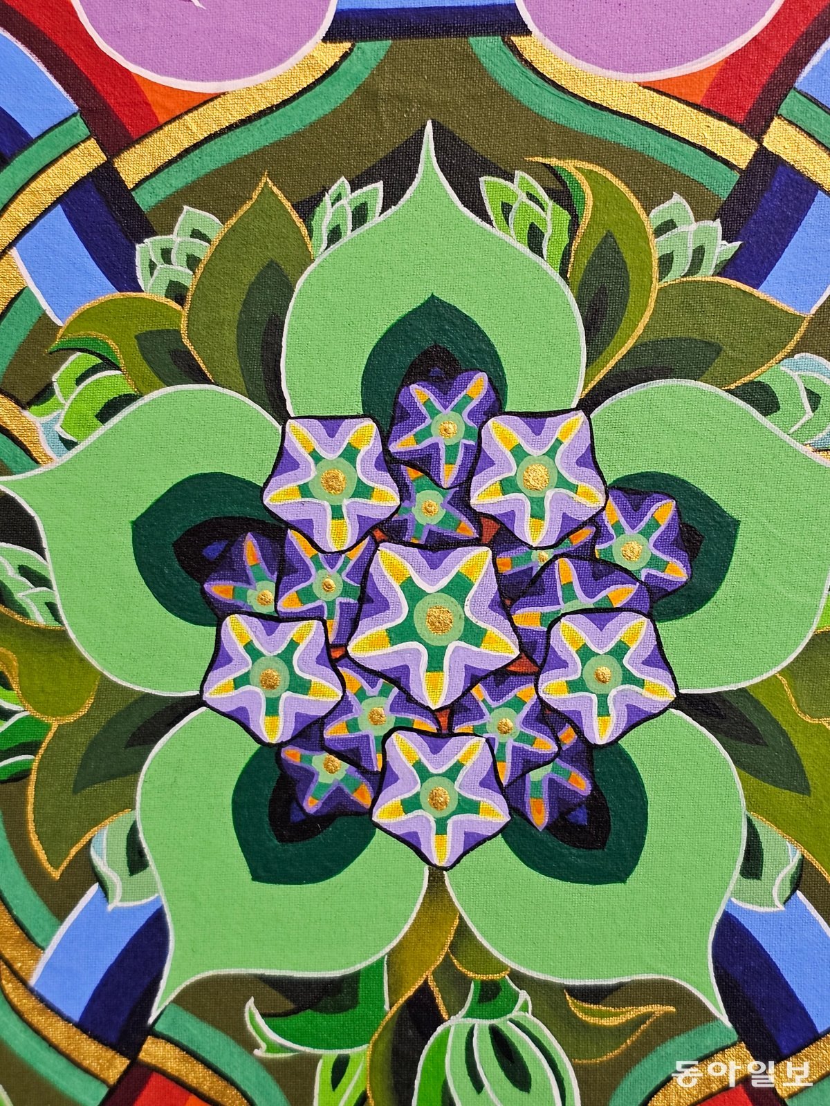 등대시호의 별모양 꽃을 단청문양 패턴화 시킨 작품.