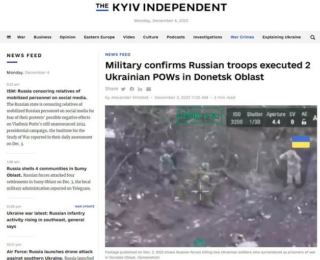 3일(현지시간) 키이우인디펜던트가 보도한 기사 갈무리. 자료 사진으로 항복하는 두 우크라이나 병사를 표적으로 겨눈 화면이 실려 있다. 2023.12.03/