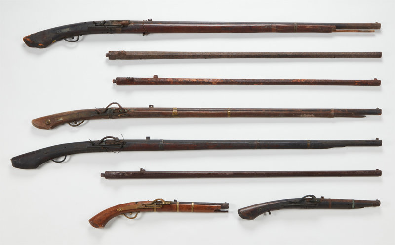 조선의 군영에서 제작한 여러 조총. 1593년부터 국내에서 만들기 시작해 17∼19세기 조선군의 주 무기로 쓰였다. 국립진주박물관 제공