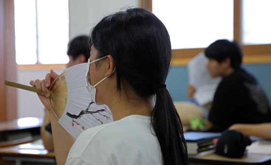고등학교 3학년 학생들이 교실에서 수업을 듣고있다. (사진은 기사 내용과 무관함) /뉴스1