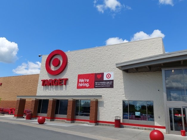 미국 메인주에 있는 대형유통체인 ‘타겟(Target)’에서 채용 공고를 하고 있다. ⓒ News1