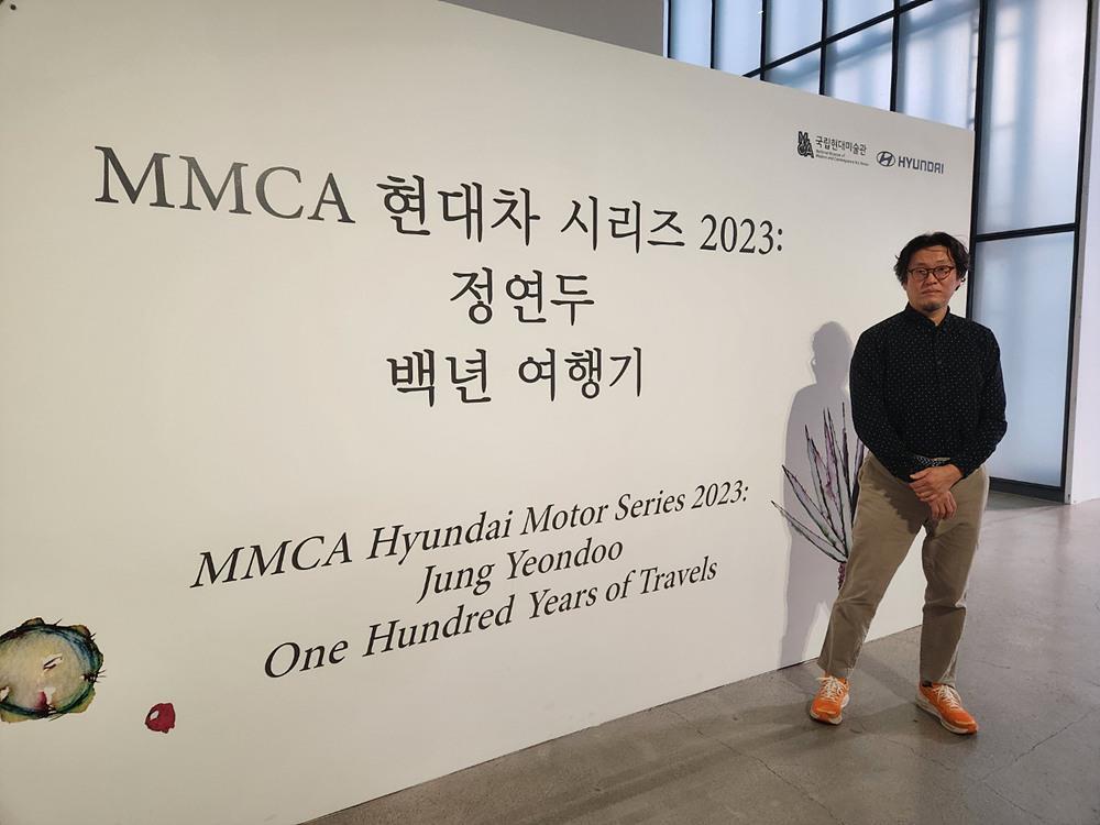 《MMCA 현대차 시리즈 2023 : 정연두-백년 여행기》를 소개하는 정연두 작가 / 출처=IT동아