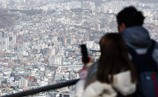 서울 남산타워에서 바라본 아파트. 2023.12.7/뉴스1