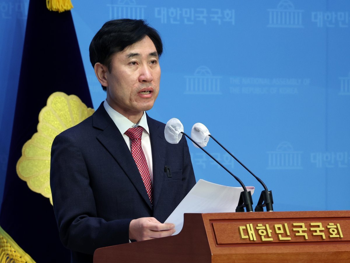 하태경 국민의힘 의원이 27일 오전 서울 여의도 국회 소통관에서 22대 총선 서울 종로 출마 선언을 하고 있다. 2023.11.27. 뉴스1