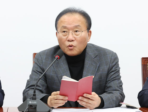 윤재옥 국민의힘 원내대표가 서울 여의도 국회에서 열린 원내대책회의에서 발언을 하고 있다. 2023.12.8/뉴스1 ⓒ News1