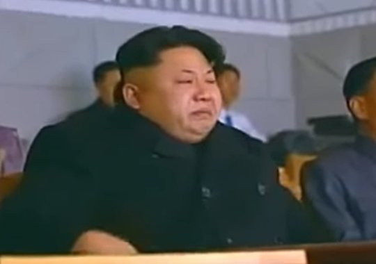 조선중앙TV가 2014년 12월 6일 방영한 기록영화에는 김정은 북한 국무위원장이 2014년 11월 19일 북한군 제567부대 산하 18호 수산사업소를 방문해 예술소조원들의 공연을 보는 모습이 담겼다. 조선중앙TV