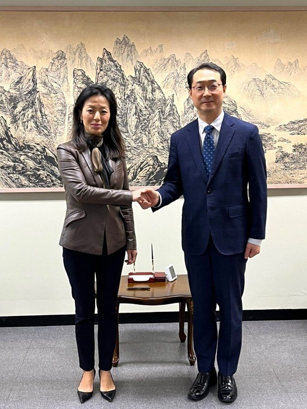 김건 외교부 한반도평화교섭본부장이 11일 정 박 미국 대북특별부대표와 접견했다. 외교부 제공