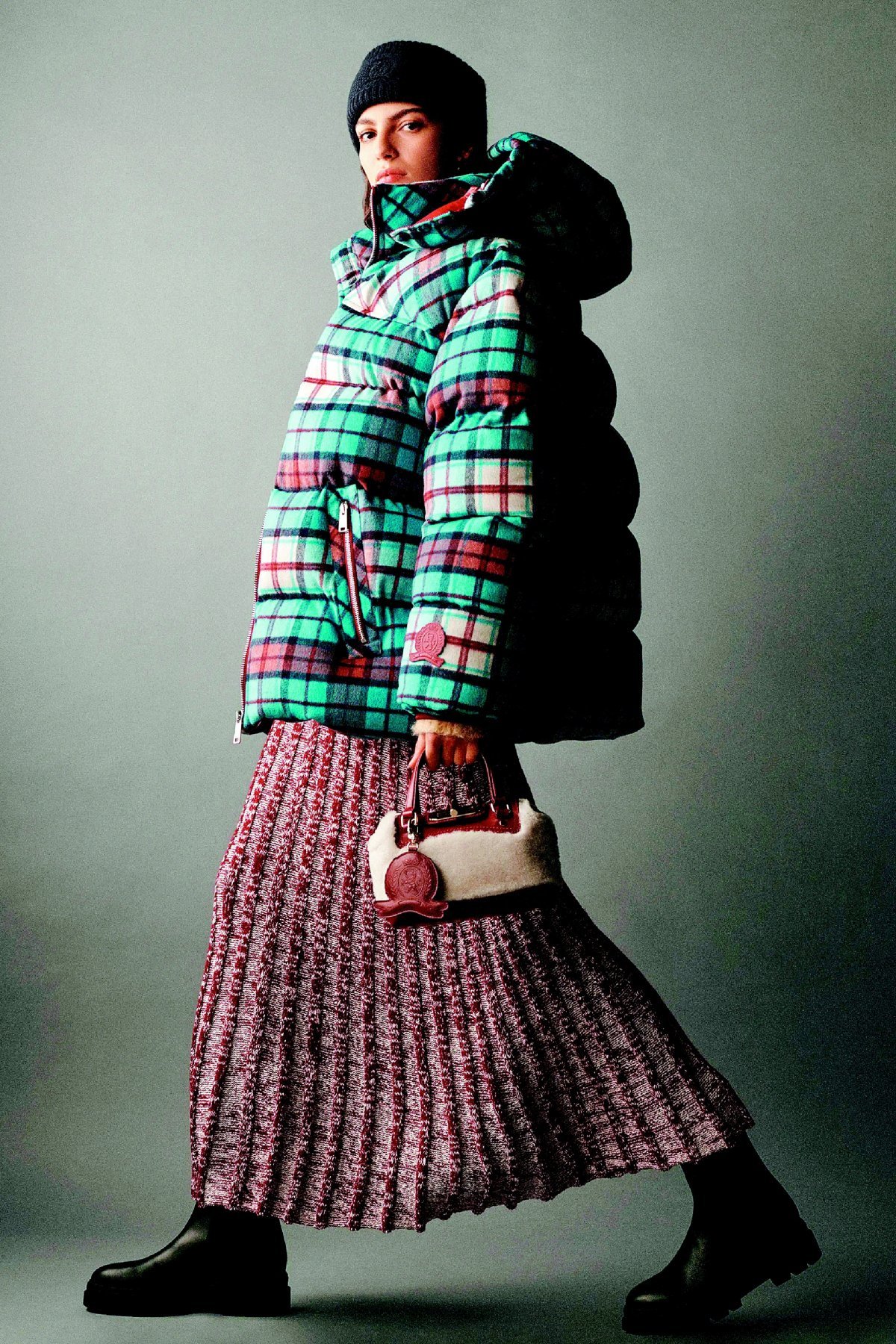 타미힐피거의 체크 무늬 쇼트 패딩. 타미힐피거 제공