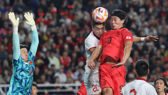 17일 오후 경기 수원시 팔달구 수원월드컵경기장에서 열린 축구 국가대표 평가전 대한민국과 베트남의 경기, 조규성이 헤더를 시도하고 있다. 2023.10.17/뉴스1