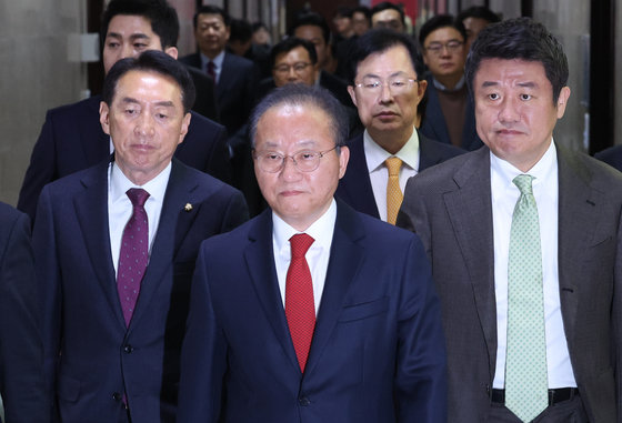 윤재옥 국민의힘 당 대표 권한대행이 14일 서울 여의도 국회에서 열린 최고위원회의에 참석하고 있다. 2023.12.14/뉴스1 ⓒ News1