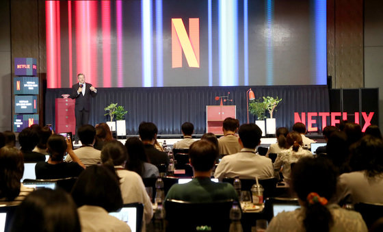 테드 서랜도스 넷플릭스 공동 최고 경영책임자(CEO)가 22일 오전 서울 종로구 포시즌스호텔에서 ‘넷플릭스와 한국콘텐츠 간담회’를 앞두고 인사말을 하고 있다. 2023.6.22/뉴스1