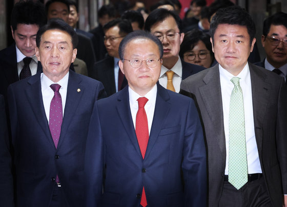 윤재옥 국민의힘 당 대표 권한대행이 14일 서울 여의도 국회에서 열린 최고위원회의에 참석하고 있다. 2023.12.14/뉴스1 ⓒ News1