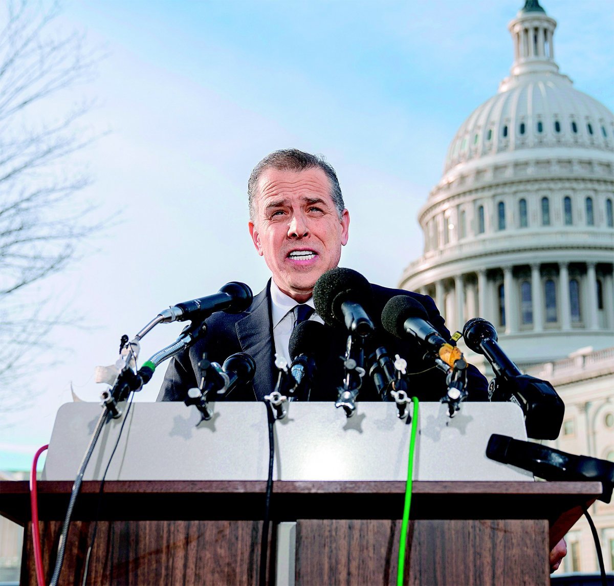 U.S. President Joe Biden is making remarks on infrastructure construction at the White House in Washington on the 13th (pictured above).  On the same day, his son Hunter held an outdoor press conference near the Capitol and claimed, “My father has nothing to do with the numerous allegations raised against me.”  On this day, the House of Representatives passed a resolution to investigate whether it is possible to pursue impeachment regarding the president's alleged involvement in his son's alleged bribery.  Washington = AP Newsis