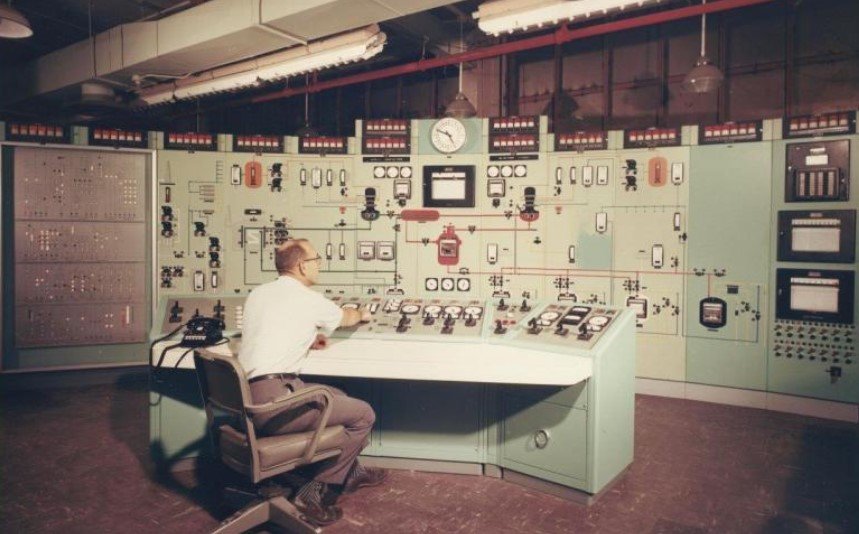 1960년대 미국 오크리지국립연구소에서 실험용 용융염 원자로를 가동 중인 모습. 이론이 아닌 실제로 용융염 원자로를 이용해 전기를 생산할 수 있다는 걸 확인했지만, 이후 프로젝트는 중단됐다. 오크리지국립연구소