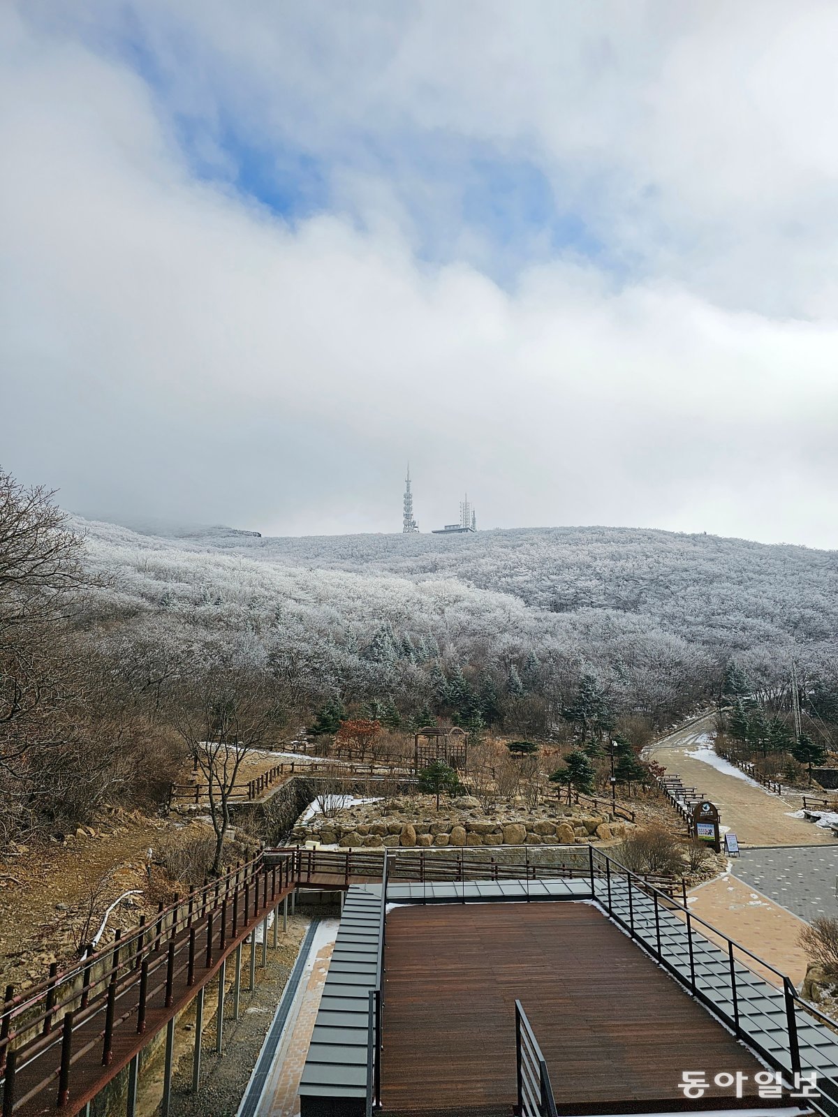 노고단 대피소에서 바라본 지리산의 운해와 상고대