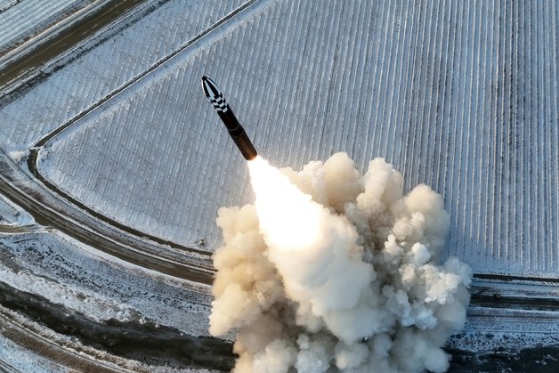북한 대륙간탄도미사일(ICBM) ‘화성-18형’. 평양 노동신문=뉴스1