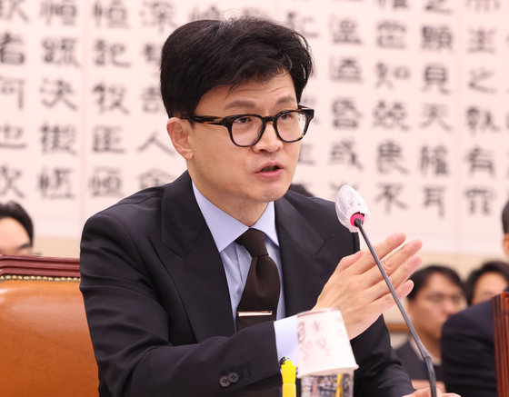 한동훈 법무부장관이 19일 서울 여의도 국회에서 열린 법제사법위원회 전체회의에서 의원들의 질의에 답변하고 있다. 2023.12.19/뉴스1