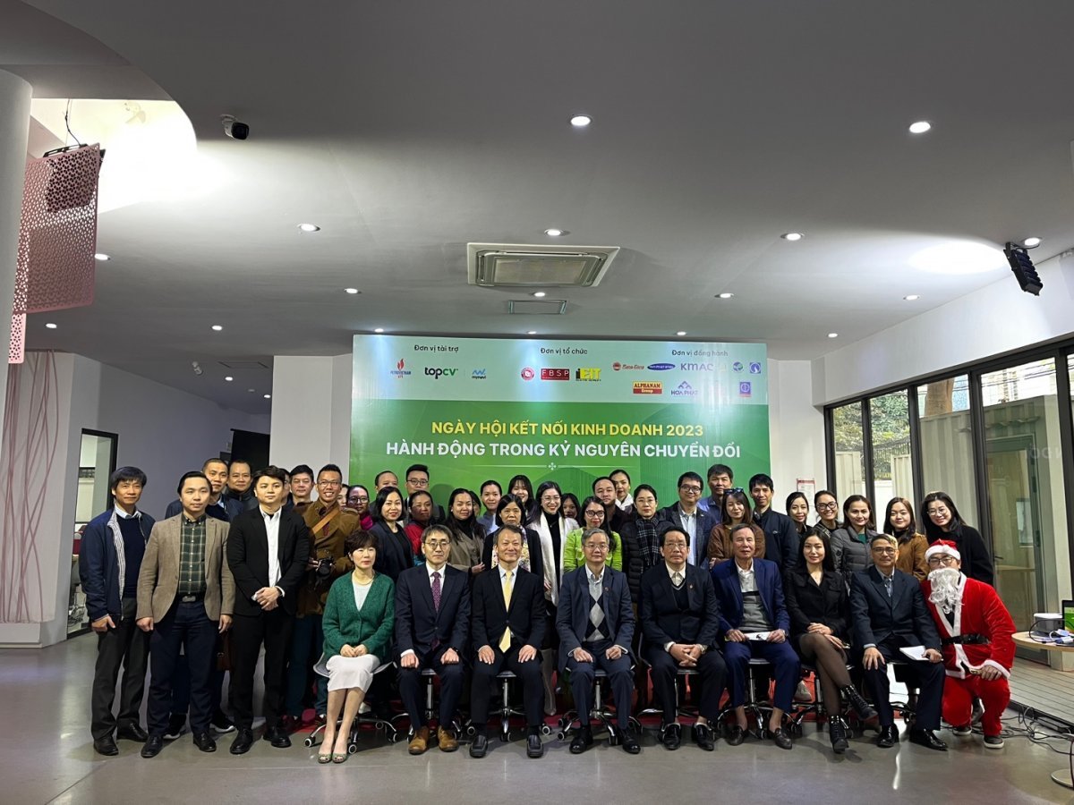 한국고객만족경영학회가 지난 23일 베트남 하노이 베트남 외상대학교에서 열린 ‘FTU 기업인 교류의 날’에 참가해 세미나를 개최했다. 한국고객만족경영학회 제공