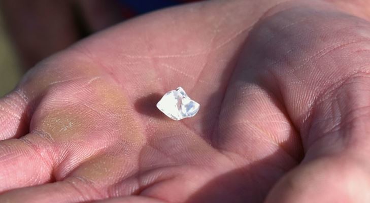 제리 에번스가 공원에서 발견한 4.87캐럿 다이아몬드. 아칸소주 공원·유산·관광부 홈페이지 캡처